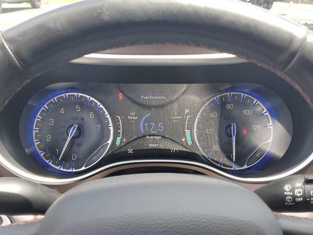 Used 2018 Chrysler Pacifica Touring-L Plus FWD image 11