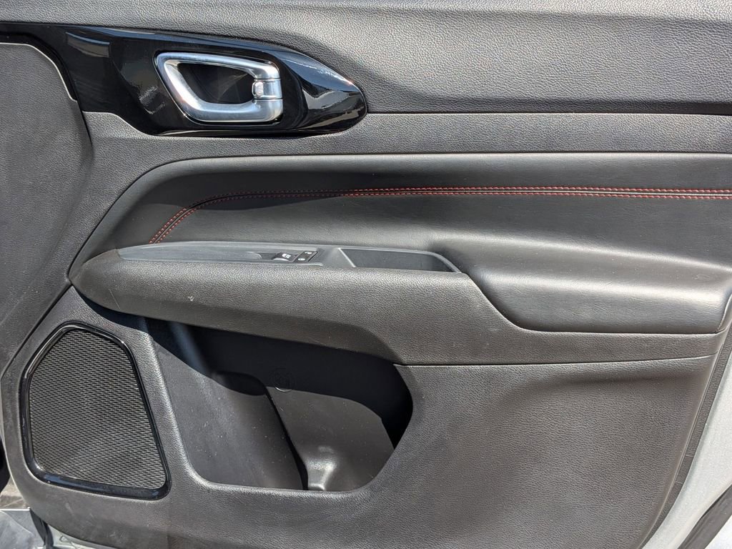 Used 2025 Jeep Compass Trailhawk image 33