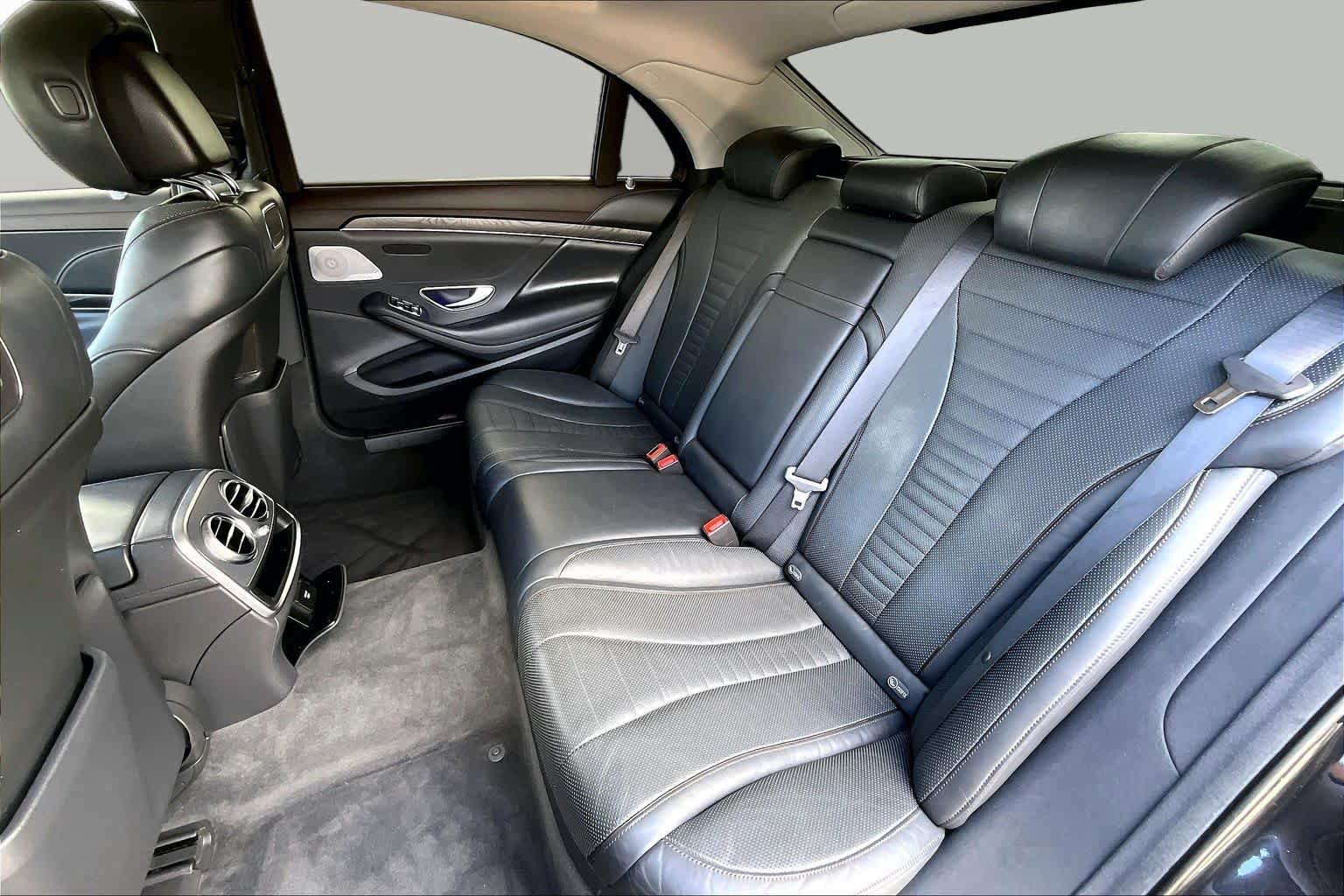 Used 2018 Mercedes-Benz S 560 Sedan image 20