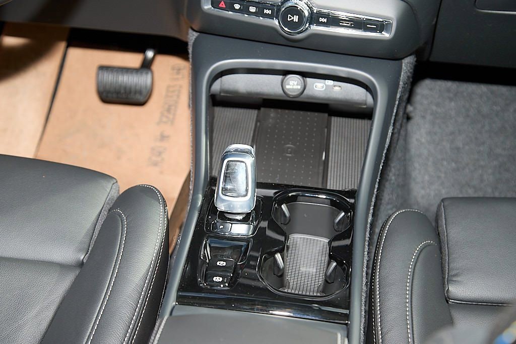 New 2026 Volvo XC40 B5 Ultra w/ Climate Package image 28