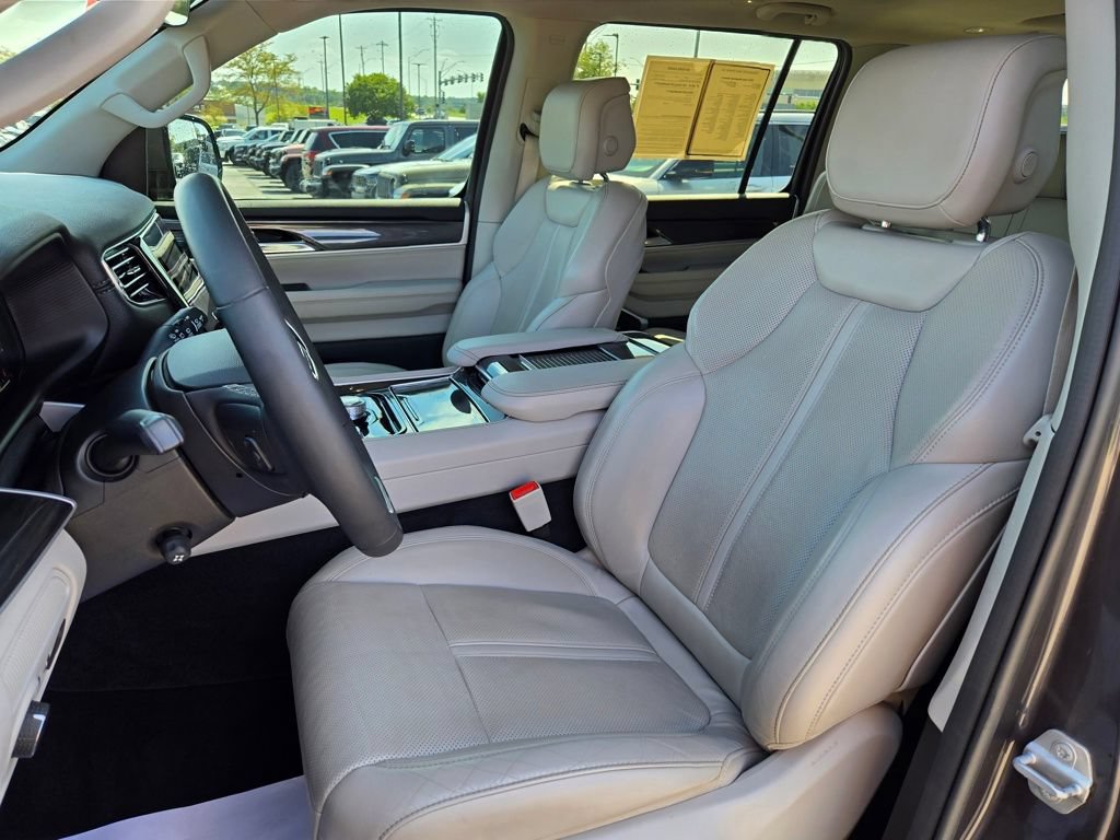 Used 2022 Jeep Wagoneer Series I w/ Premium Group I AWD/4WD image 16