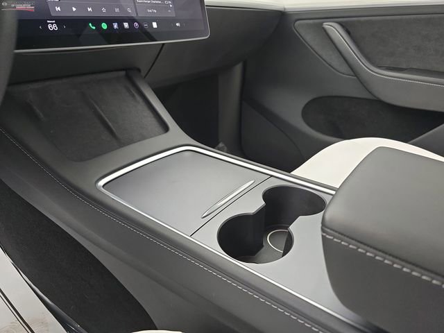 Used 2025 Tesla Model Y Long Range image 36