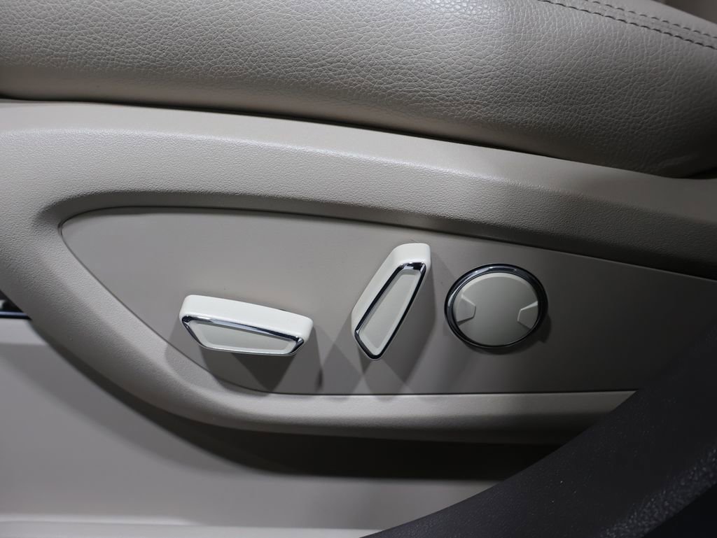 Used 2023 Lincoln Nautilus AWD image 12
