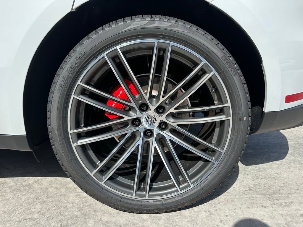 Certified 2025 Porsche Macan S image 40