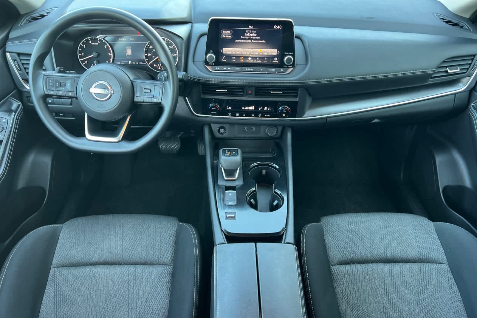 Used 2024 Nissan Rogue SV image 3