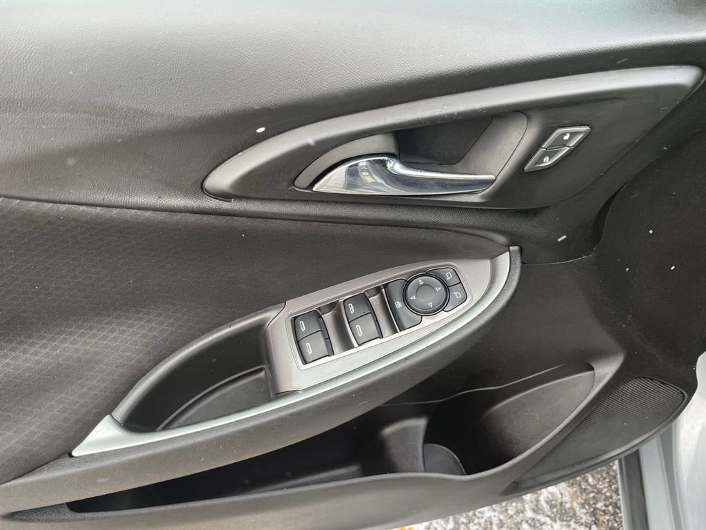 Used 2023 Chevrolet Malibu LT image 15