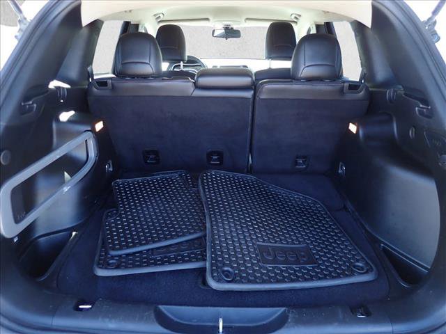 Used 2017 Jeep Cherokee Trailhawk image 8