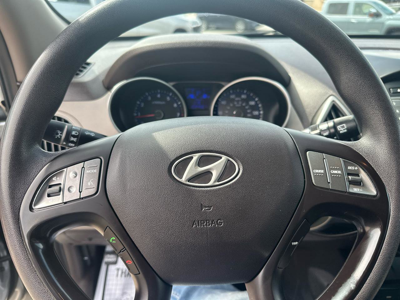 Used 2015 Hyundai Tucson GLS w/ Option Group 02 FWD image 11