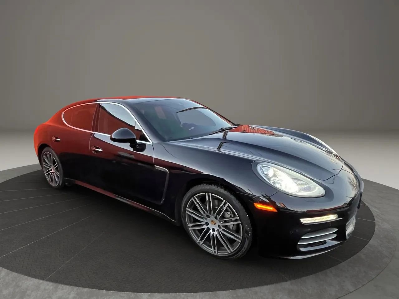 Used 2016 Porsche Panamera 4S image 8