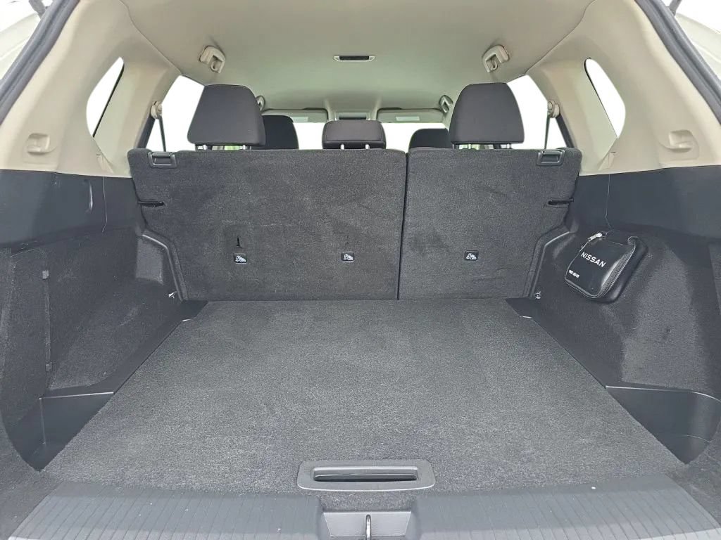 Used 2024 Nissan Rogue S FWD image 16