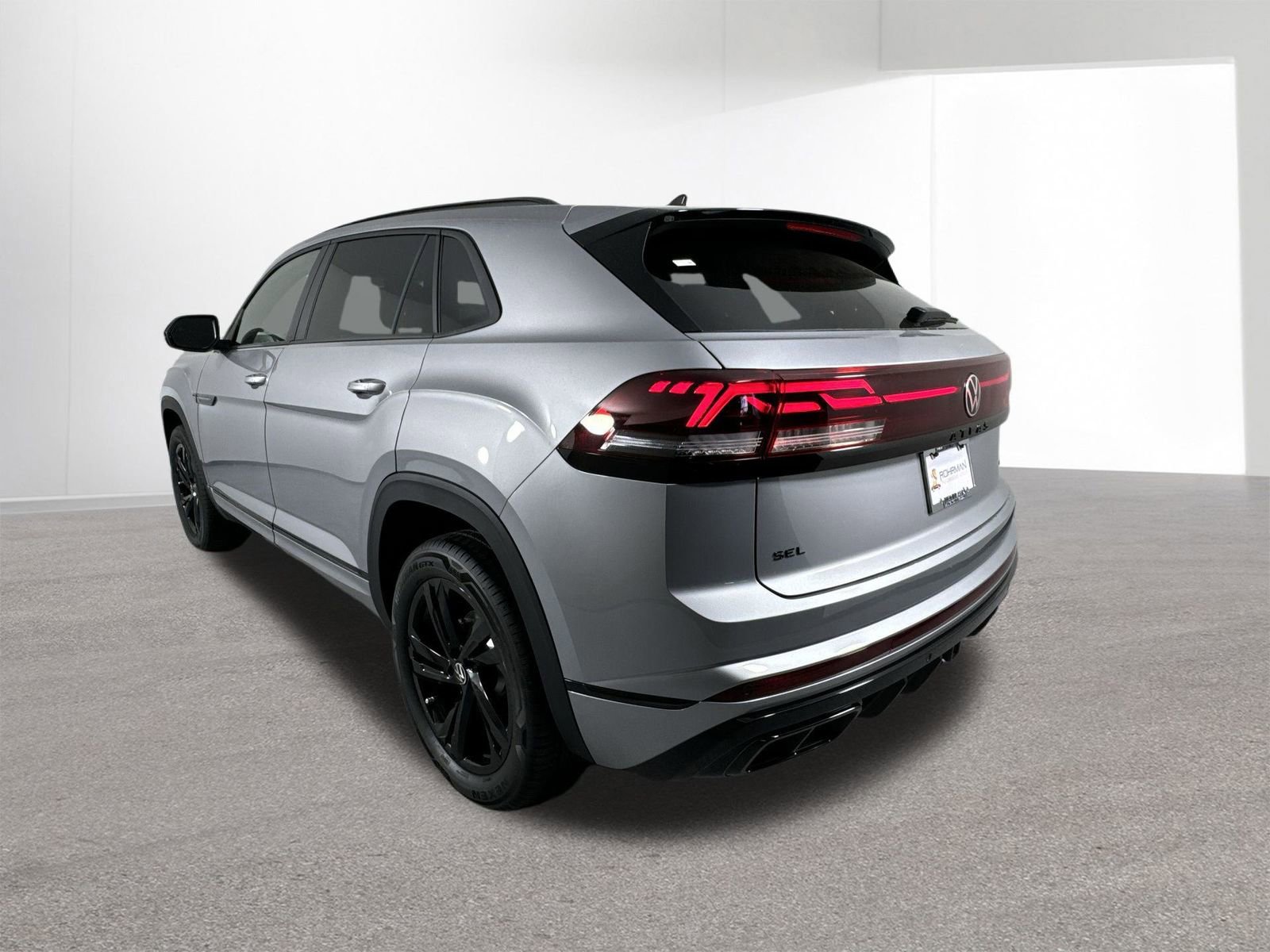 Used 2025 Volkswagen Atlas Cross Sport SEL R-Line image 34