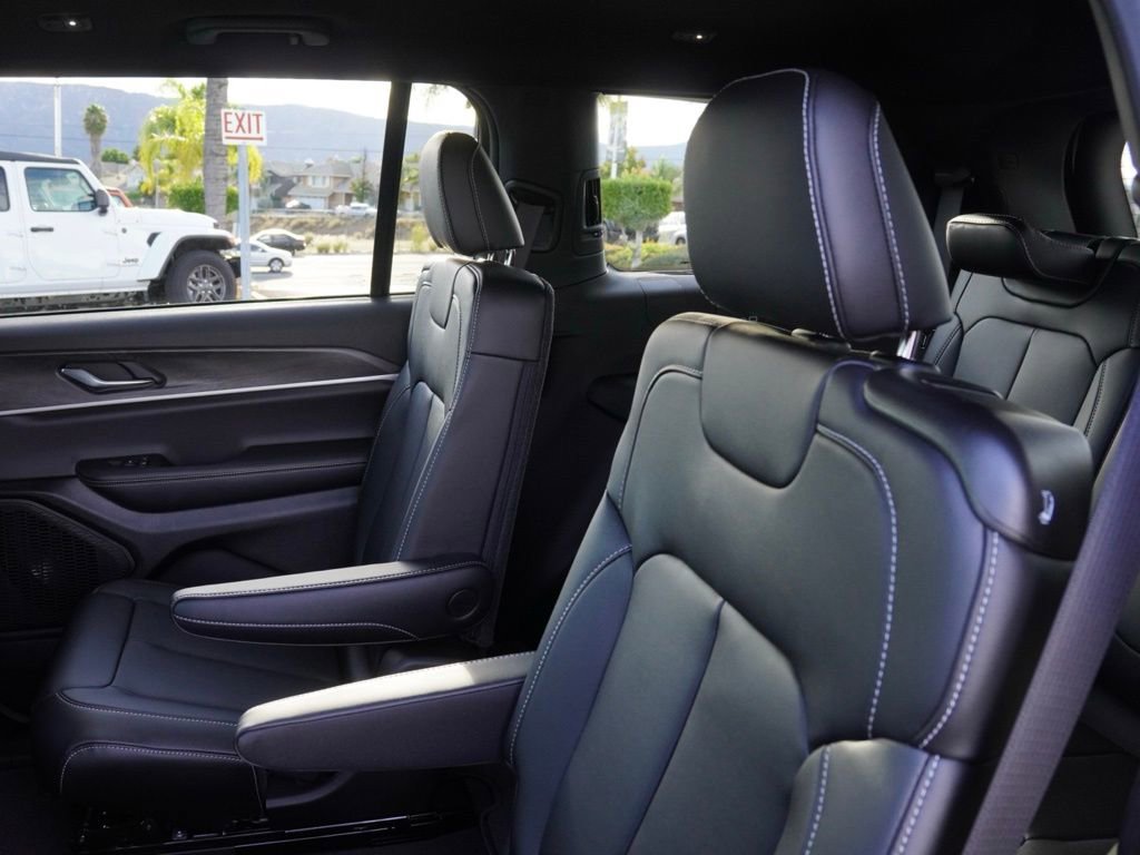 New 2025 Jeep Grand Cherokee L Limited w/ Black Appearance Package image 24