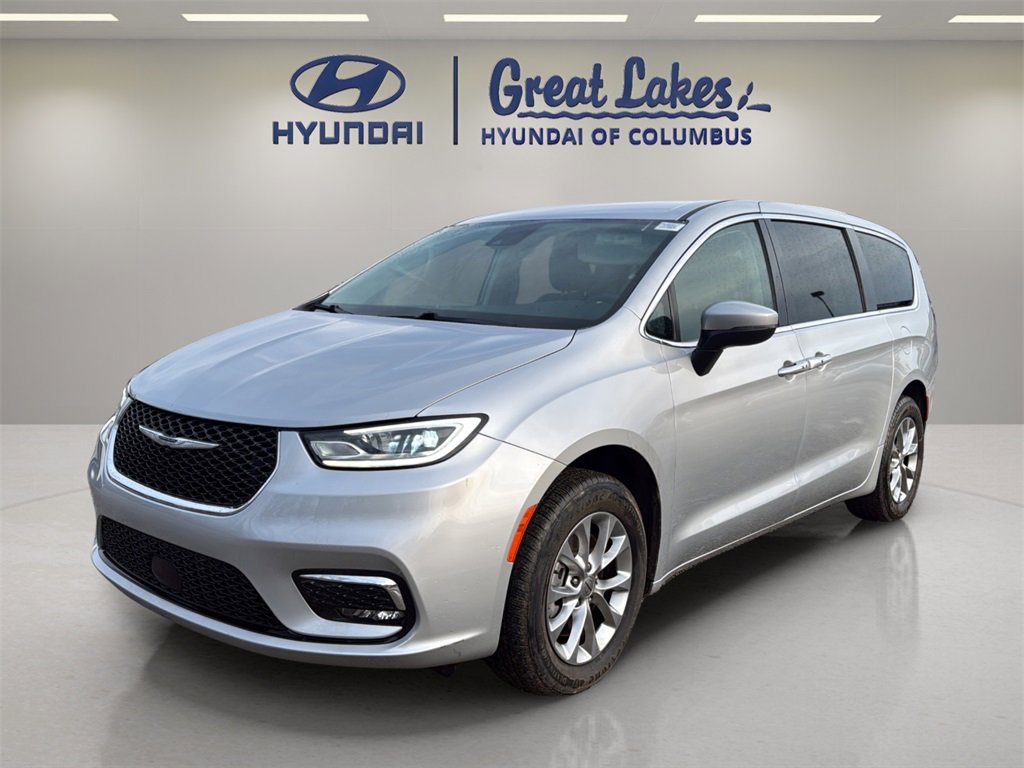 Used 2023 Chrysler Pacifica Touring-L