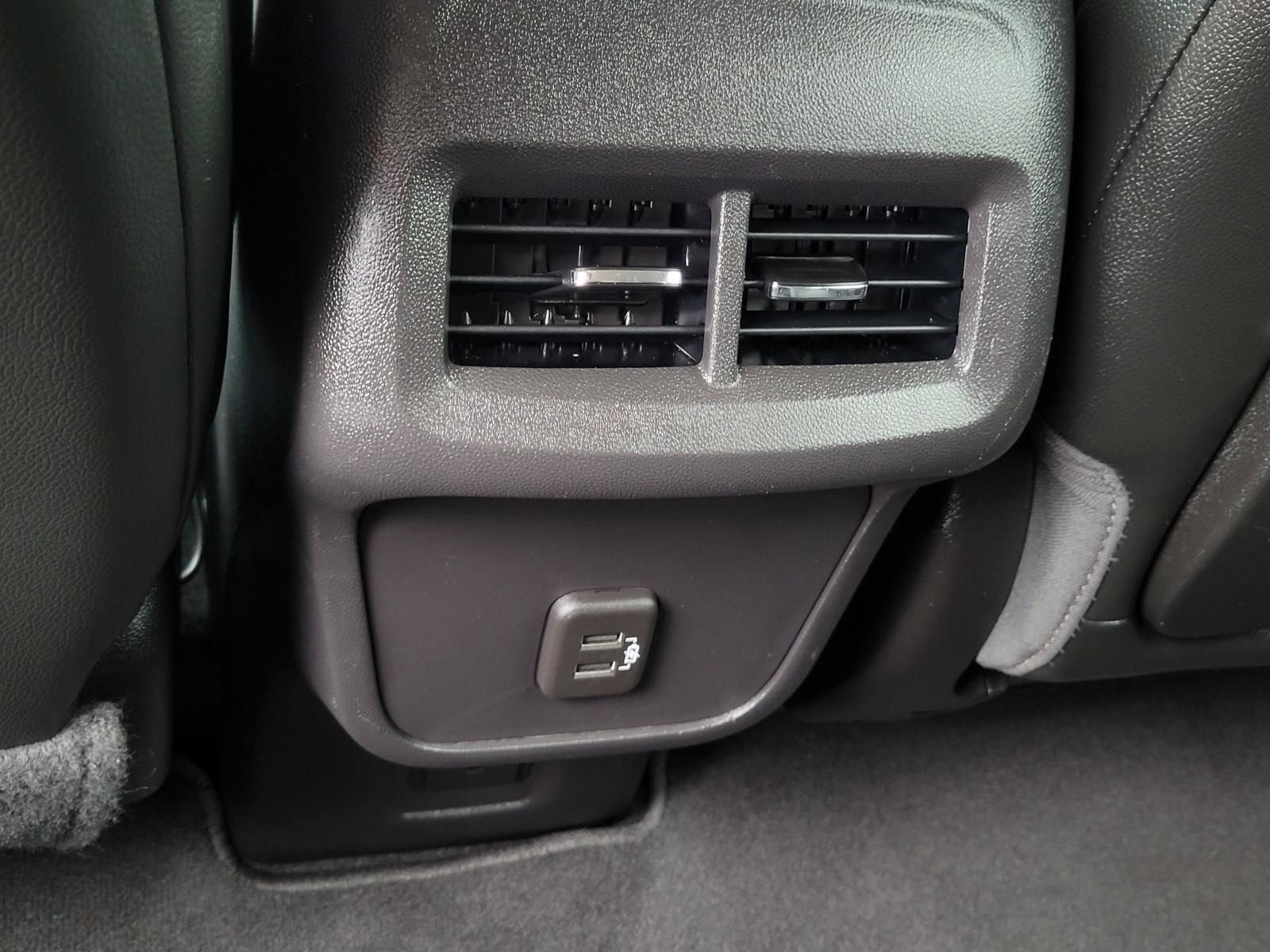 Used 2024 GMC Terrain SLT image 19