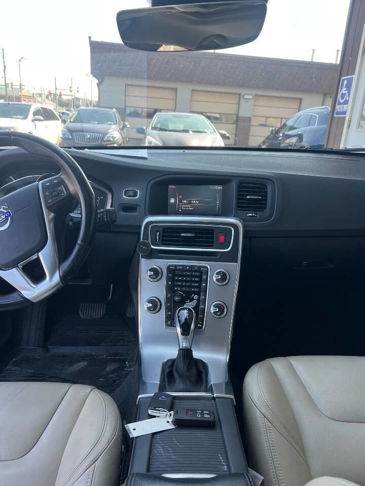 Used 2018 Volvo S60 T5 Dynamic w/ Vision Package image 9