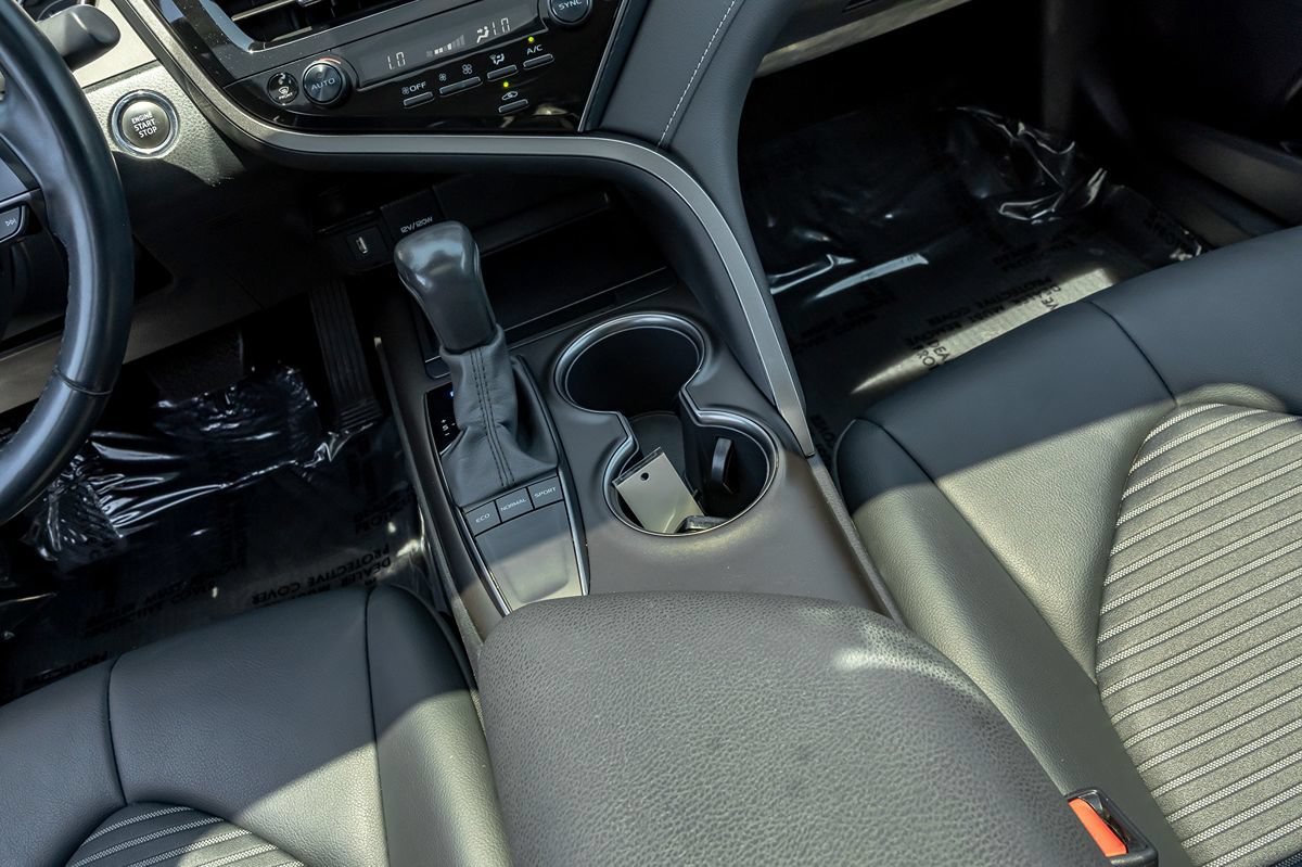 Used 2022 Toyota Camry SE w/ Convenience Package FWD image 16