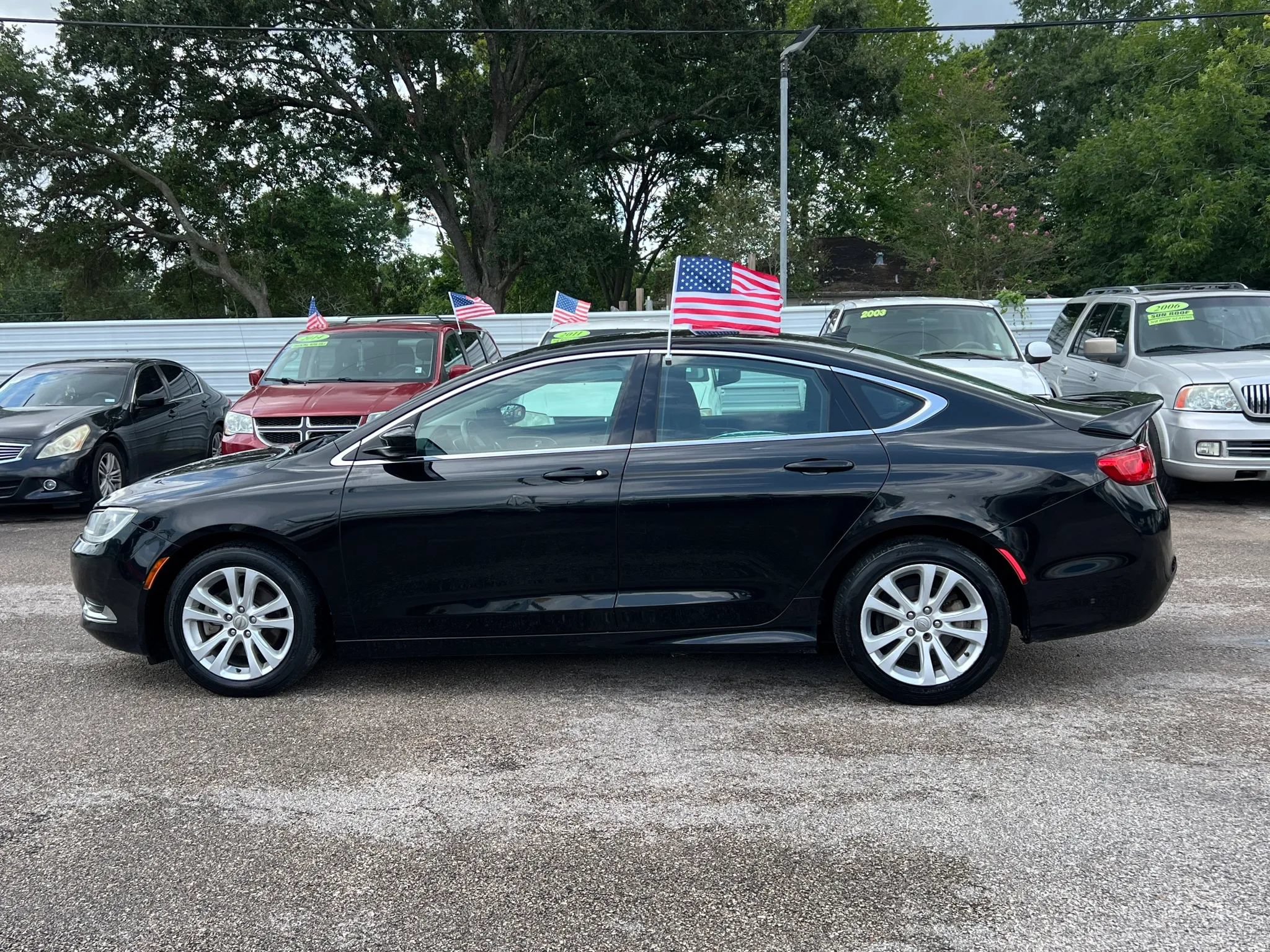 Used 2016 Chrysler 200 Limited w/ Convenience Group FWD image 9