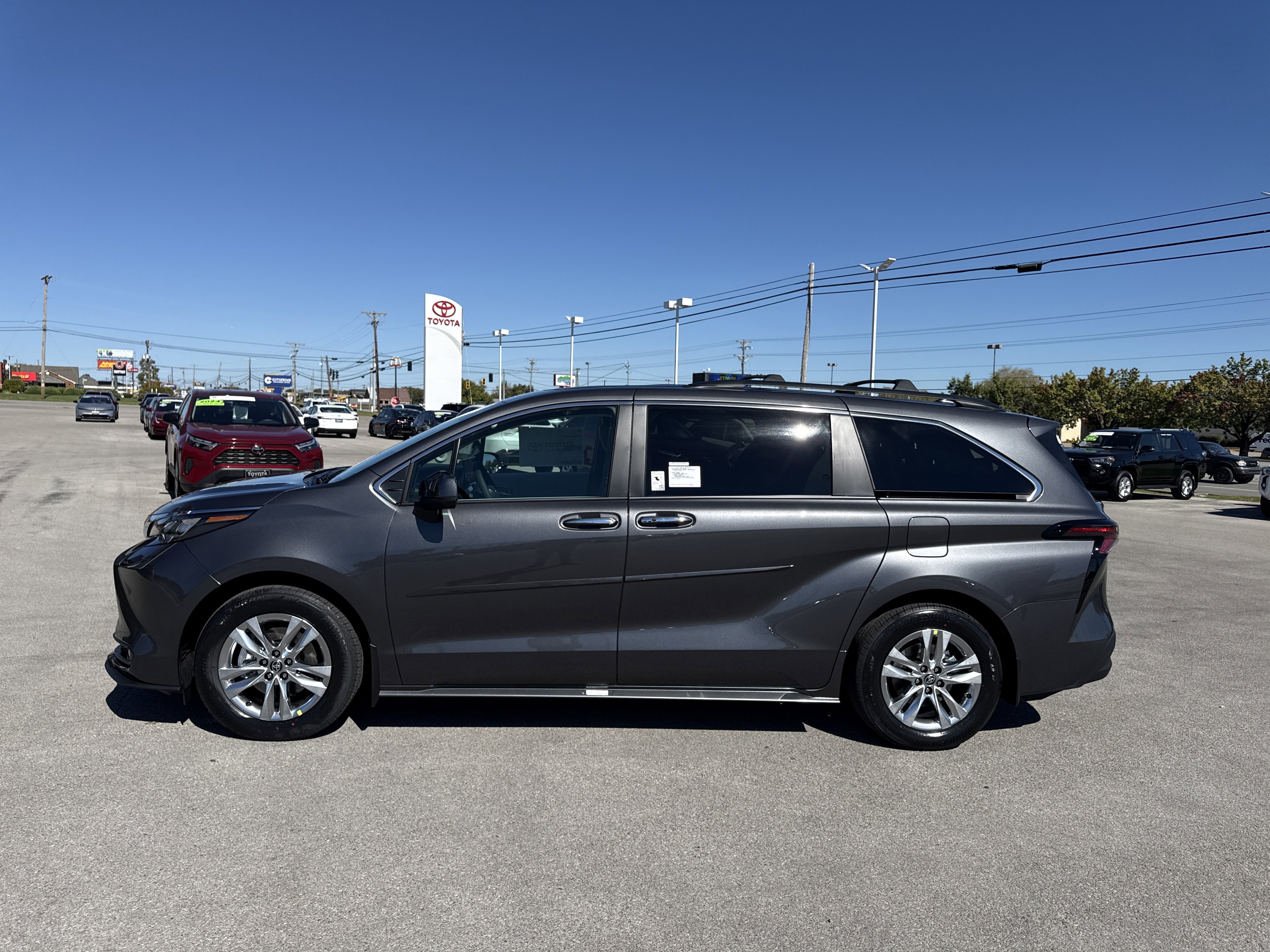 New 2025 Toyota Sienna XLE image 6