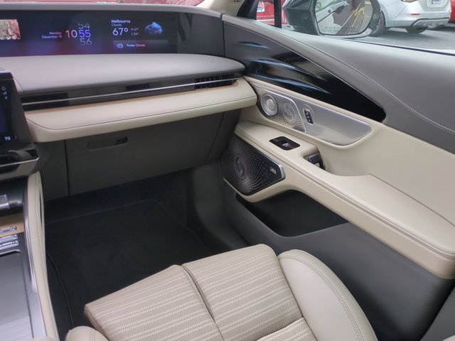 Used 2025 Lincoln Nautilus Reserve image 17