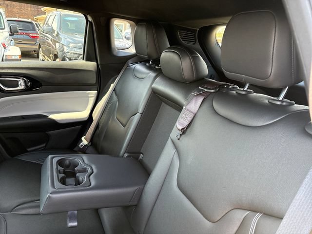 Used 2025 Jeep Compass Limited AWD/4WD image 21