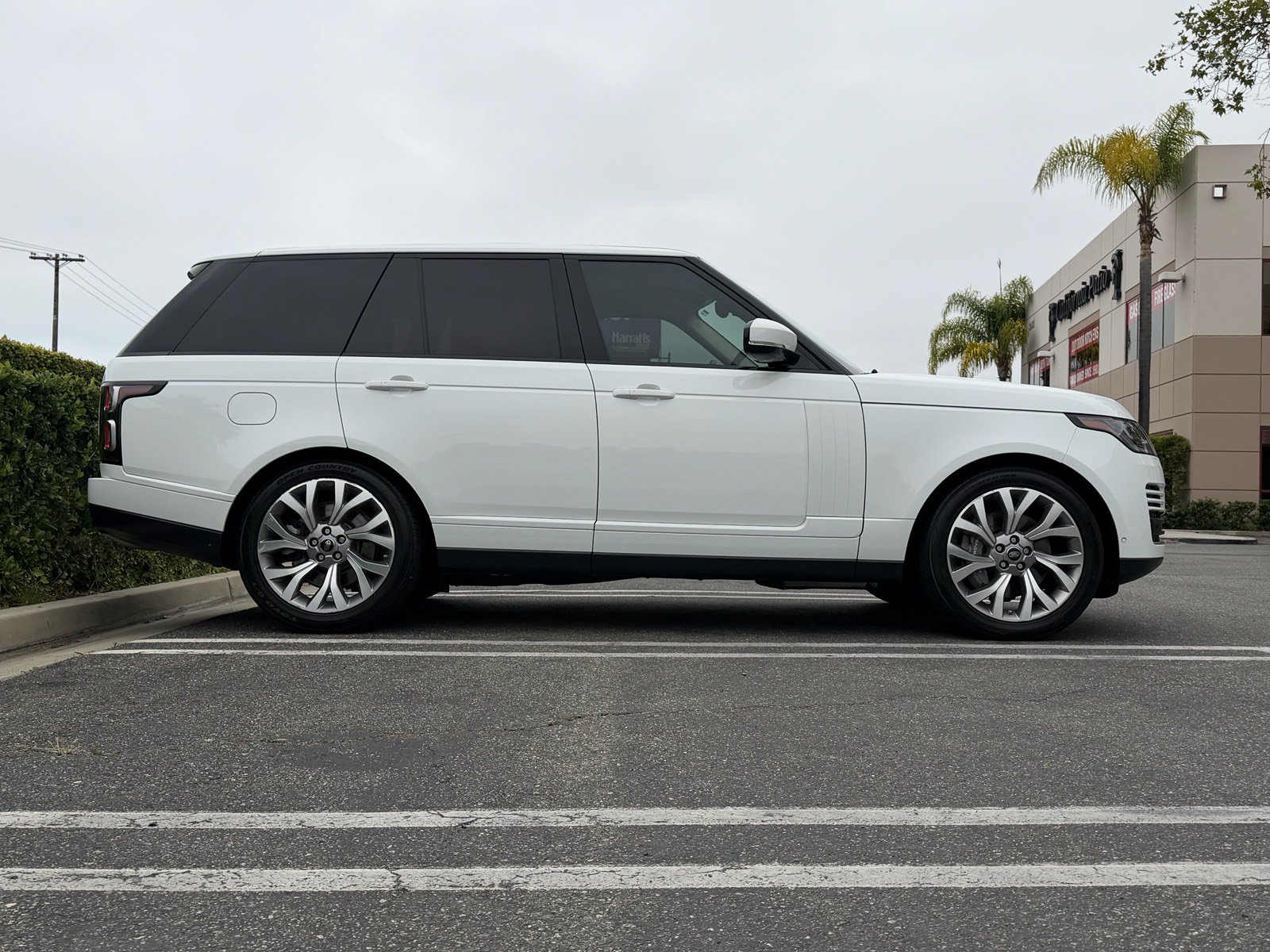 Used 2019 Land Rover Range Rover HSE AWD/4WD image 4