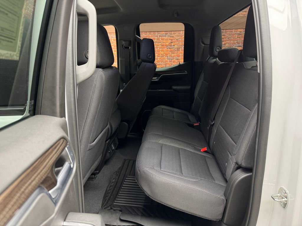 Used 2024 Chevrolet Silverado 1500 LT image 24