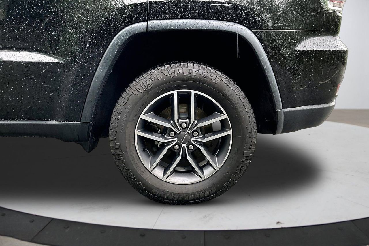 Used 2019 Jeep Grand Cherokee Limited AWD/4WD image 35