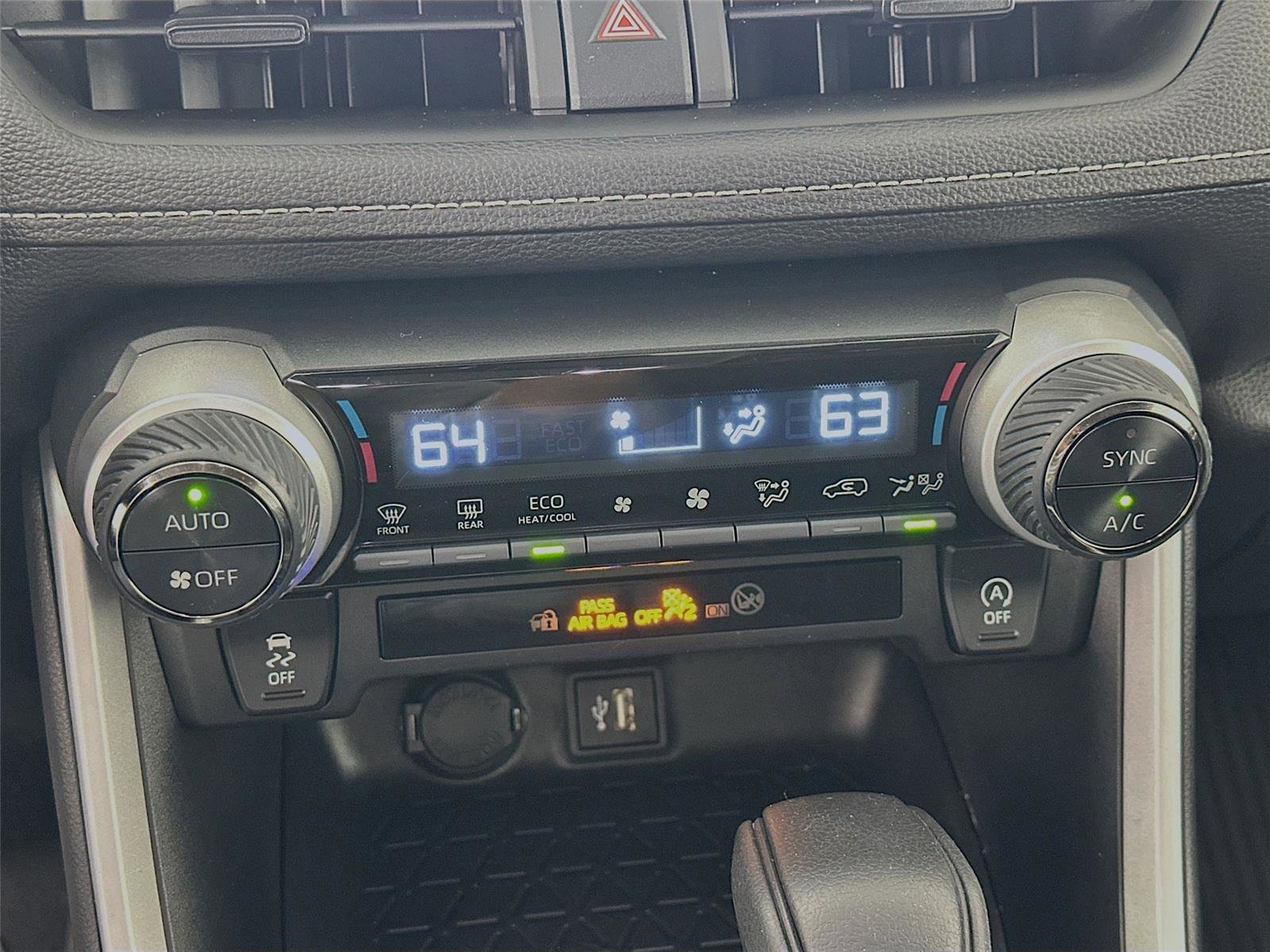 Used 2025 Toyota RAV4 XLE image 9