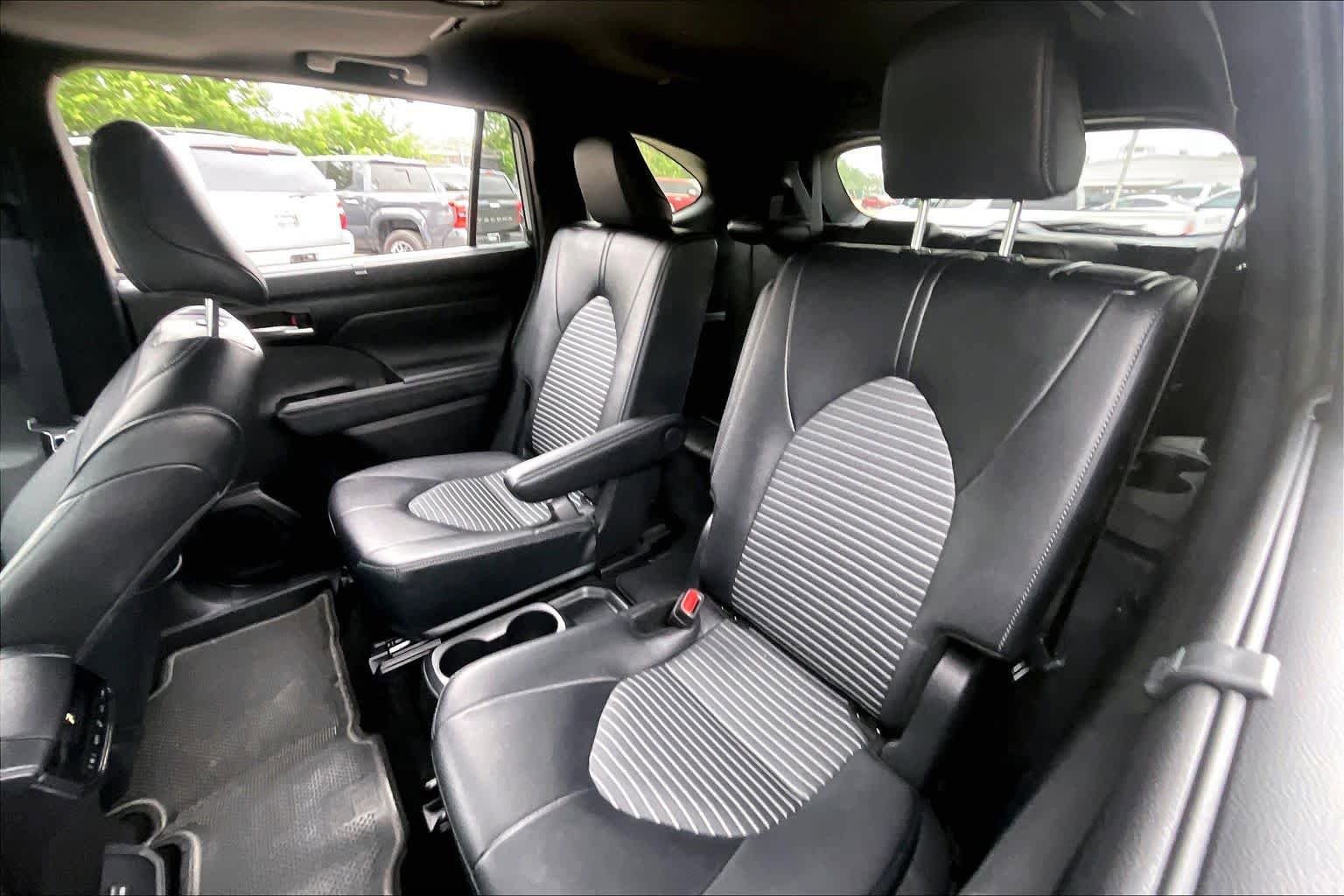Used 2025 Toyota Highlander XSE AWD/4WD image 21