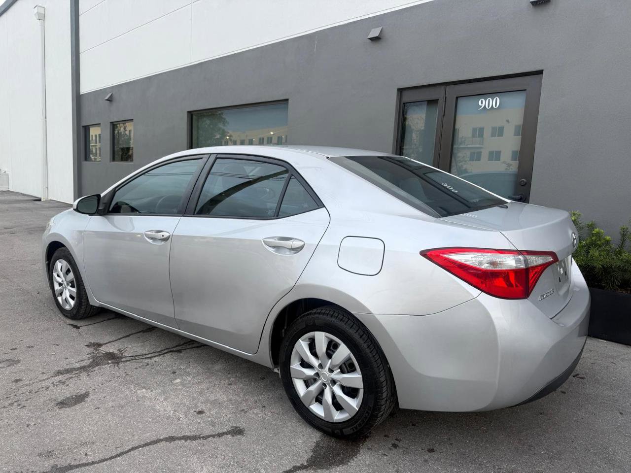 Used 2015 Toyota Corolla LE FWD image 14