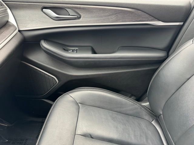 Used 2022 Jeep Grand Cherokee L Limited w/ Trailer Tow Group (B) image 23