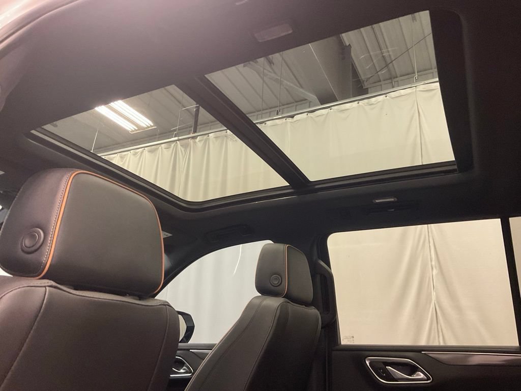 Used 2024 GMC Yukon XL AT4 w/ AT4 Premium Package AWD/4WD image 37