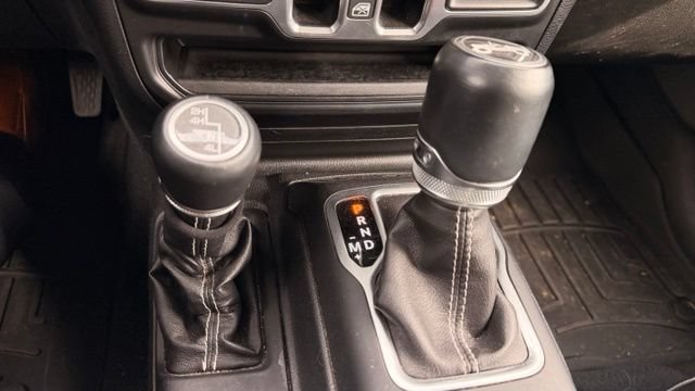 Used 2018 Jeep Wrangler Unlimited Sahara AWD/4WD image 20