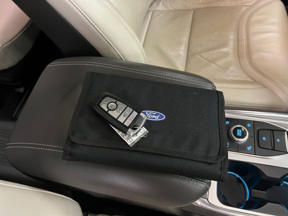 Used 2020 Ford Explorer Platinum image 37