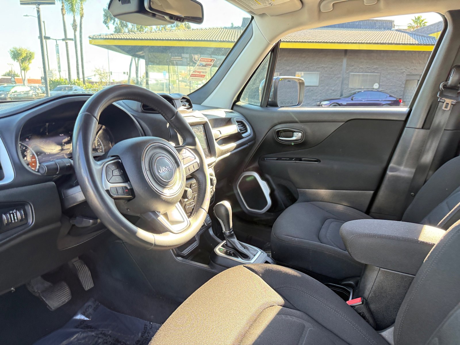 Used 2018 Jeep Renegade Latitude w/ UConnect 8.4 Nav Group image 17