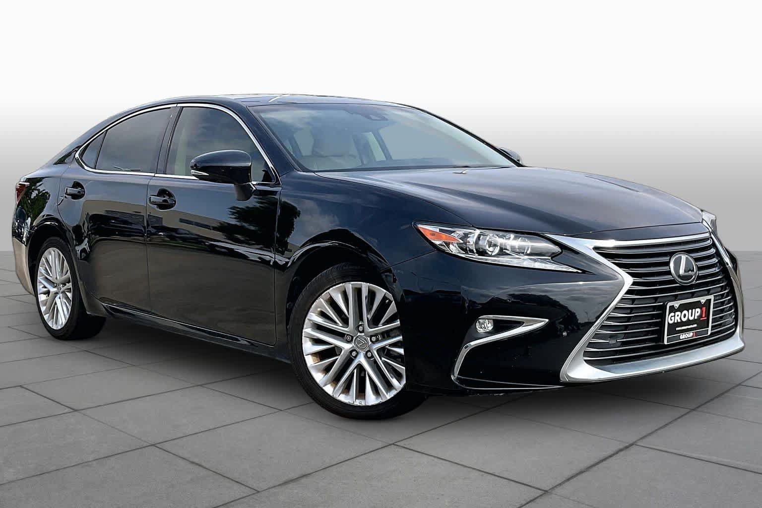 Used 2016 Lexus ES 350 w/ Ultra Luxury Package FWD image 3
