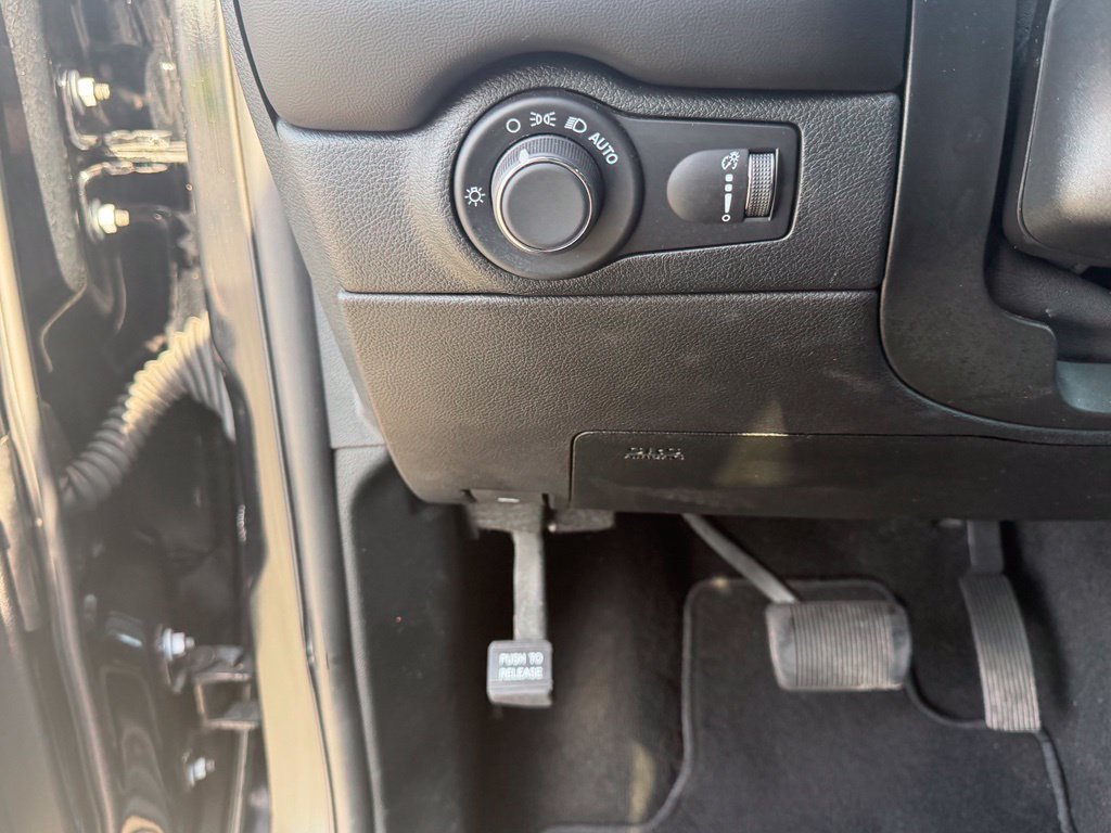 Used 2025 Dodge Durango GT AWD/4WD image 17