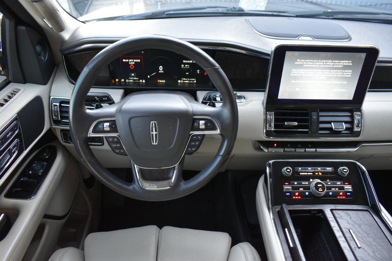 Used 2018 Lincoln Navigator Select RWD image 12