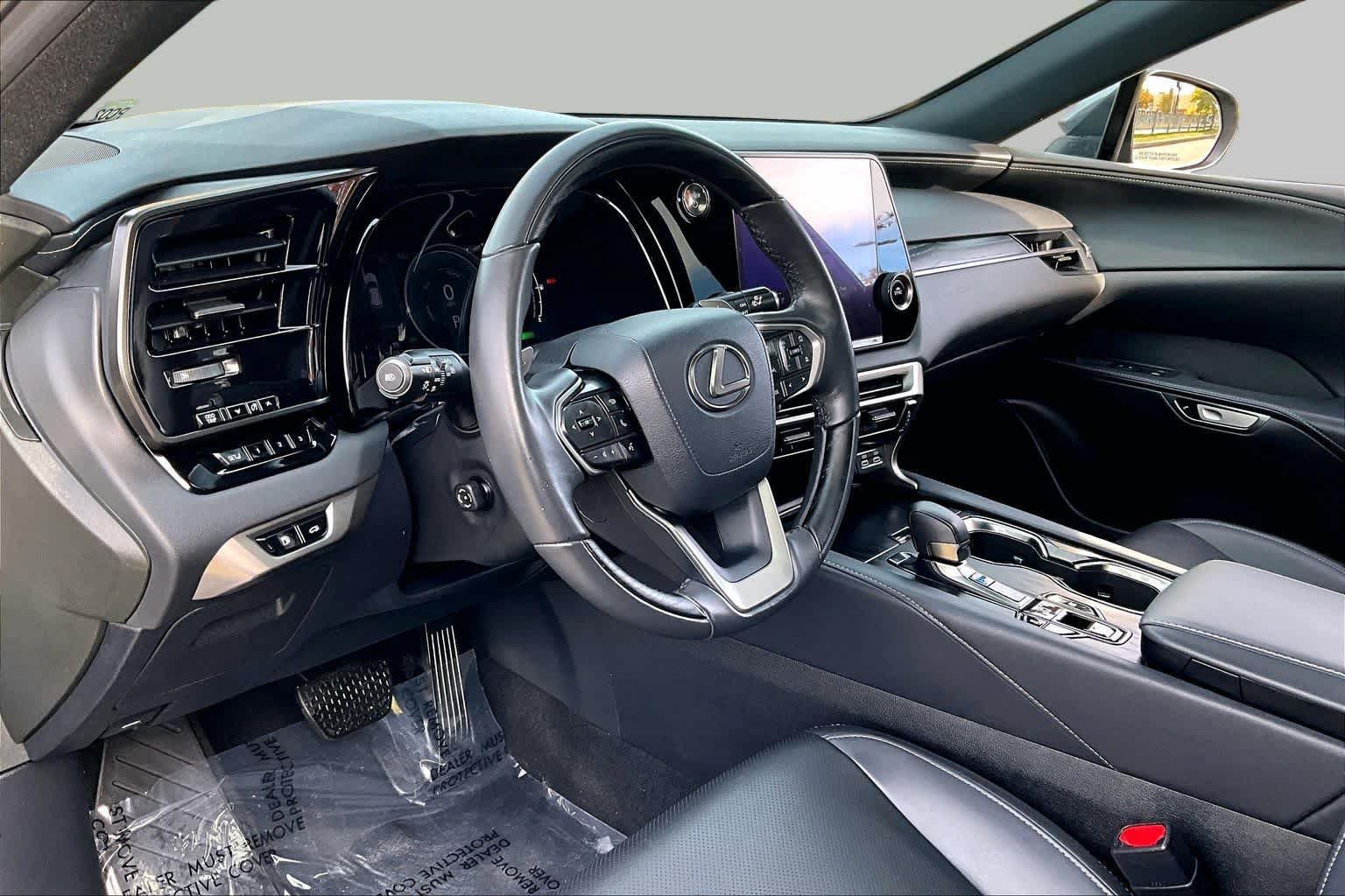 Used 2023 Lexus RX 350h w/ Accessory Package (2T) AWD/4WD image 18