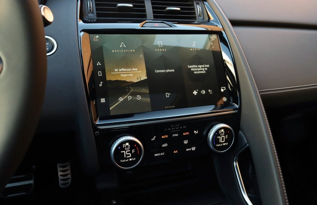 Used 2024 Jaguar E-PACE R-Dynamic SE image 22