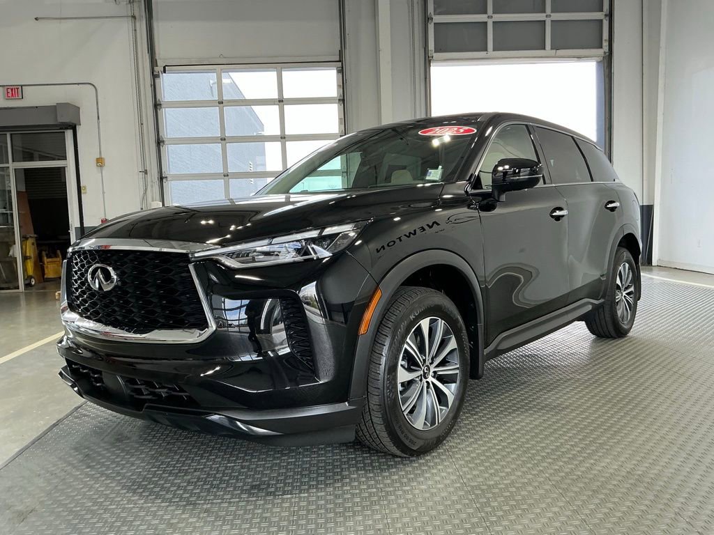 Used 2025 INFINITI QX60 Pure image 2