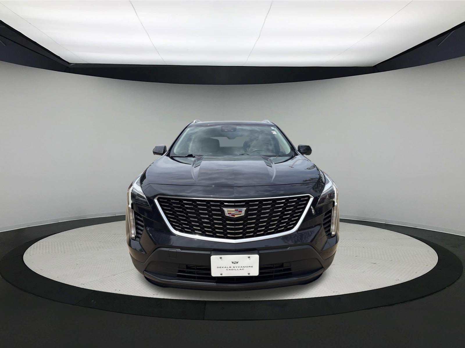 Used 2022 Cadillac XT4 Luxury w/ Cold Weather Package AWD/4WD image 2