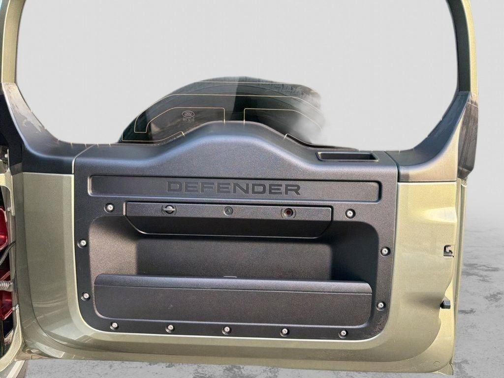 Used 2024 Land Rover Defender 110 S image 5