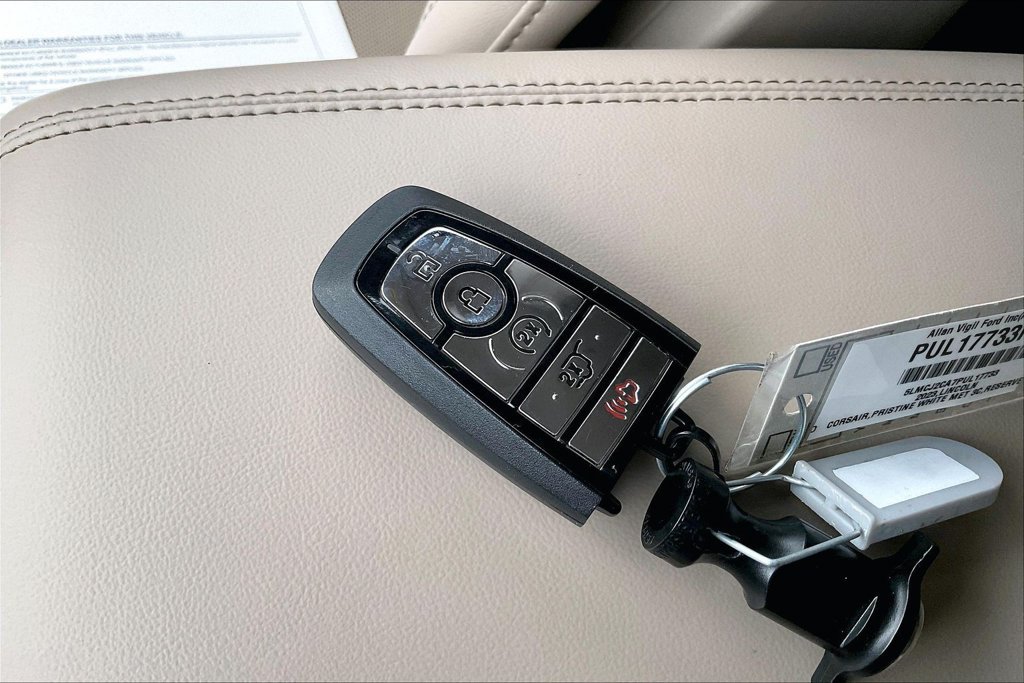 Used 2023 Lincoln Corsair Reserve w/ Equipment Group 201A FWD image 34