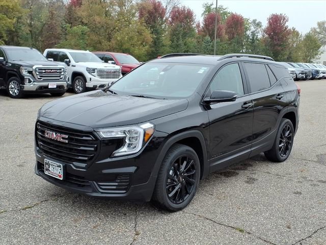 Used 2024 GMC Terrain SLE w/ Driver Convenience Package image 8