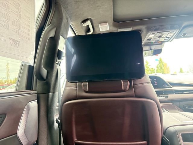 Certified 2024 Cadillac Escalade ESV Premium Luxury Platinum w/ Heavy-Duty Trailer Package AWD/4WD image 17