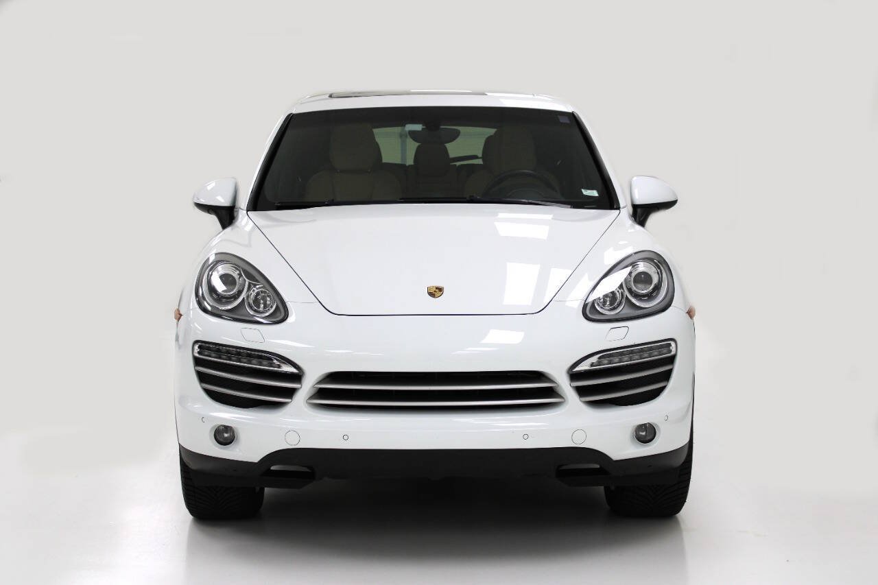 Used 2014 Porsche Cayenne Platinum Edition AWD/4WD image 2