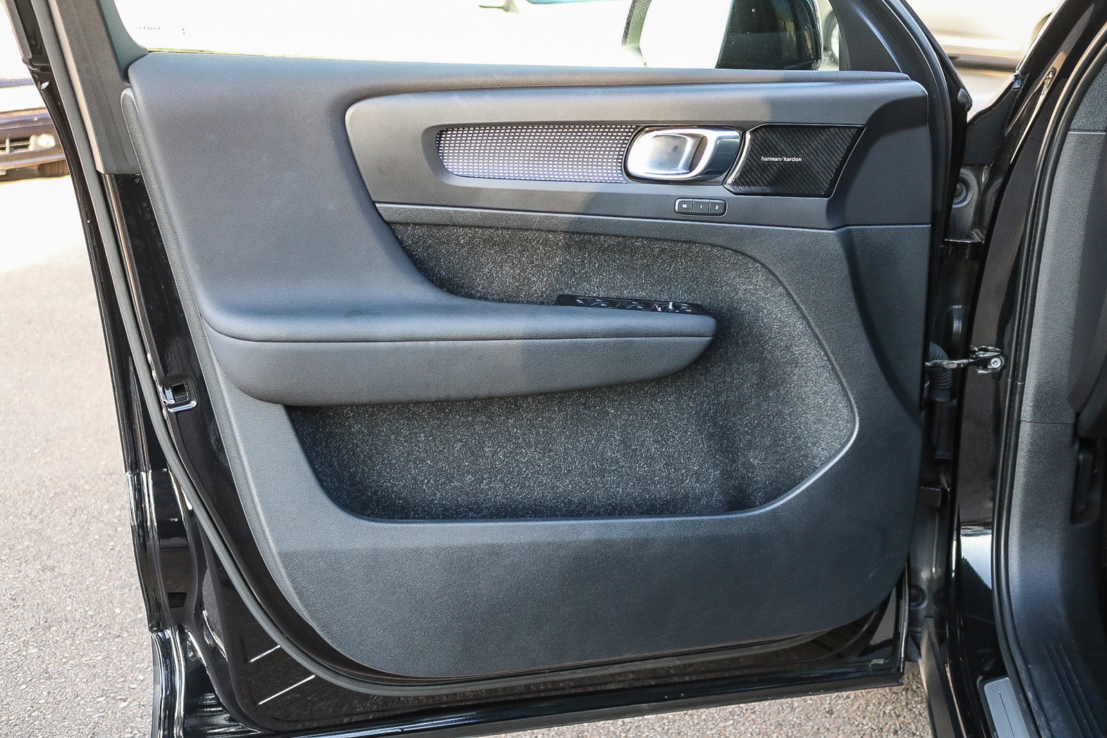 Used 2021 Volvo XC40 P8 Recharge w/ Advanced Package image 21