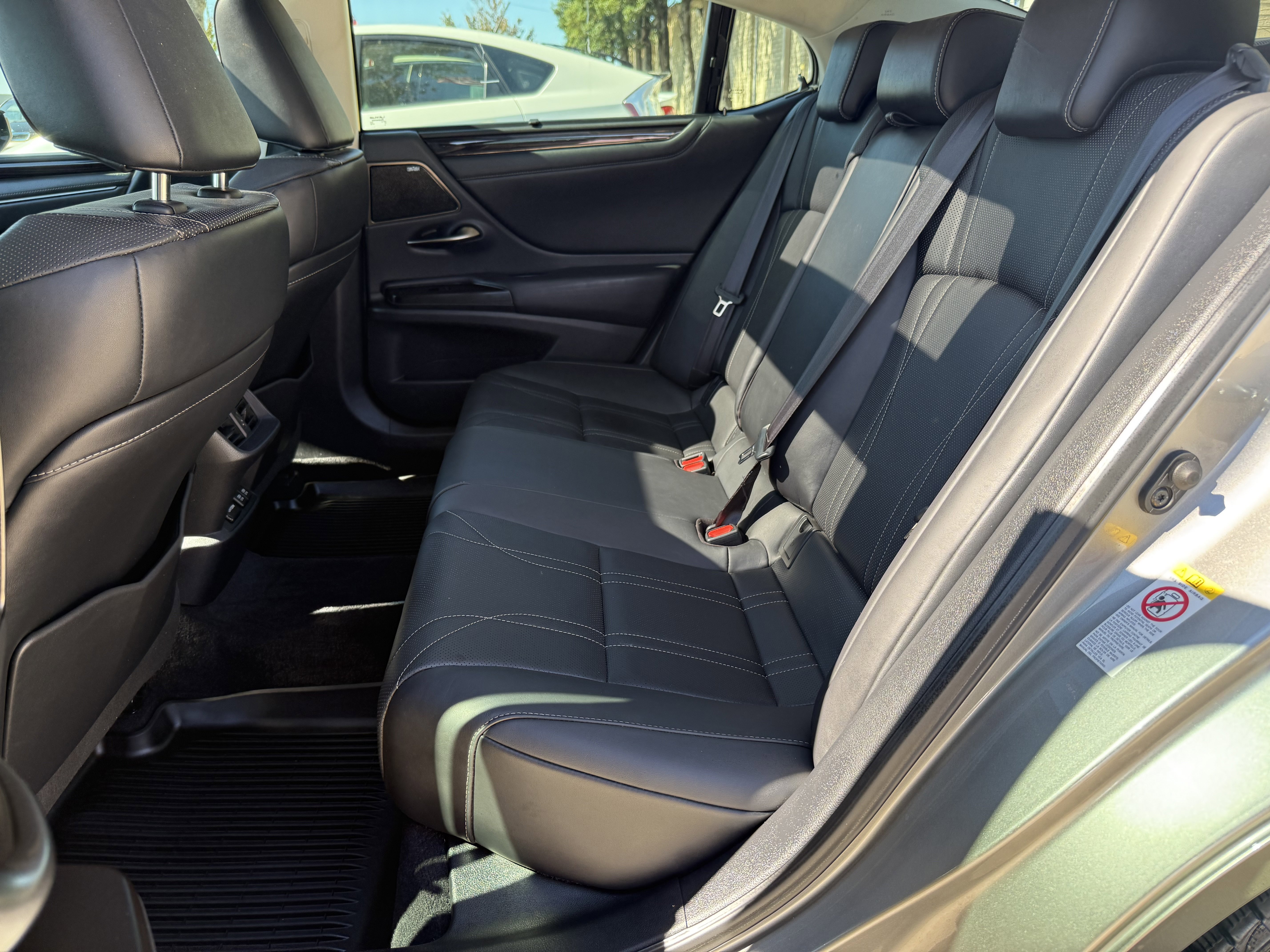 Used 2019 Lexus ES 350 Ultra Luxury image 10