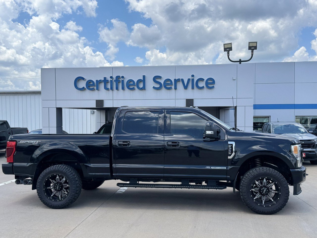 Used 2022 Ford F350 Lariat w/ Lariat Ultimate Package AWD/4WD image 3